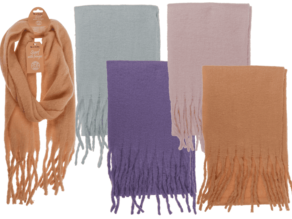 Fluffy scarf with frings,