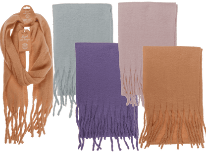 Fluffy scarf with frings,