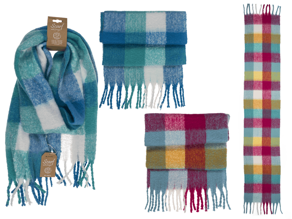 Checked fluffy scarf with tassels,