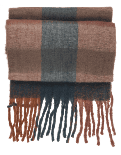 Checked fluffy scarf with tassels,