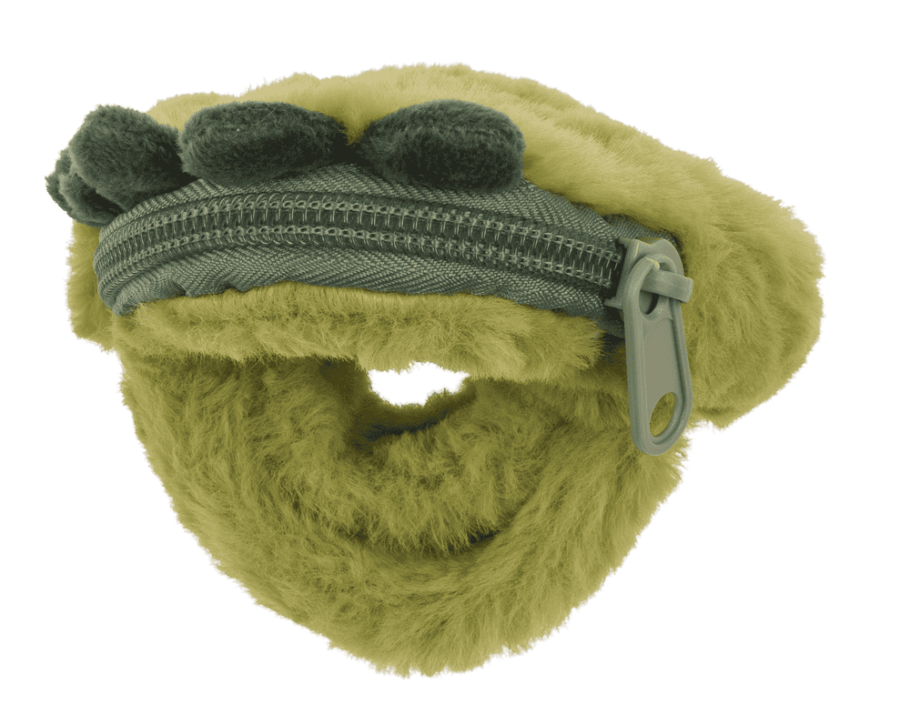 Snapband with plush zipper push,