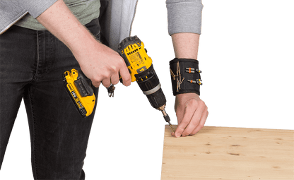 Magnetic bracelet for tools